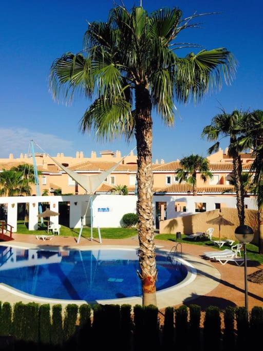 House Sleeps 6, Large Pool Walk To Hébergement de vacances
