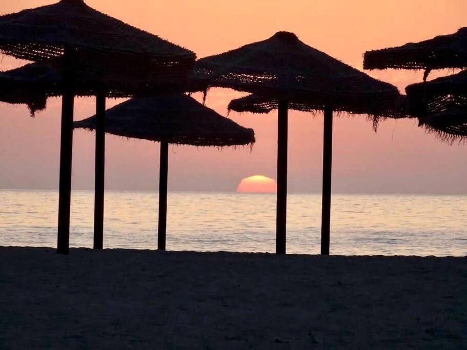 Hébergement de vacances House Sleeps 6, Large Pool Walk To