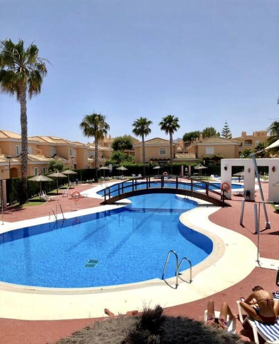 House Sleeps 6, Large Pool Walk To Casa de Férias Vera