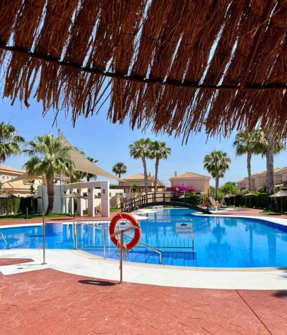 House Sleeps 6, Large Pool Walk To Vera