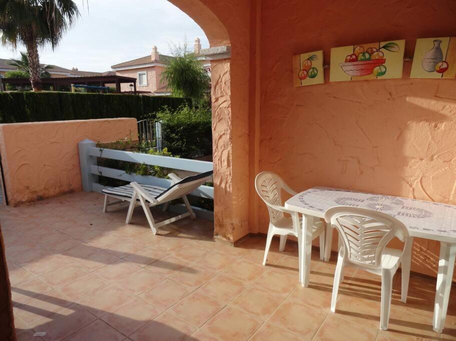 Hébergement de vacances House Sleeps 6, Large Pool Walk To