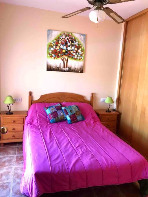 Hébergement de vacances House Sleeps 6, Large Pool Walk To