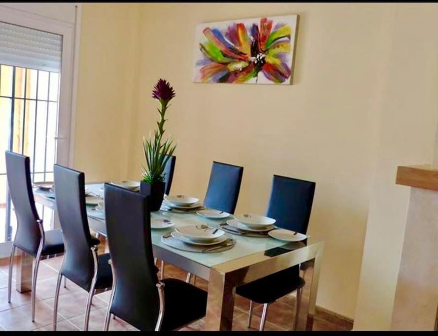 House Sleeps 6, Large Pool Walk To * Vera