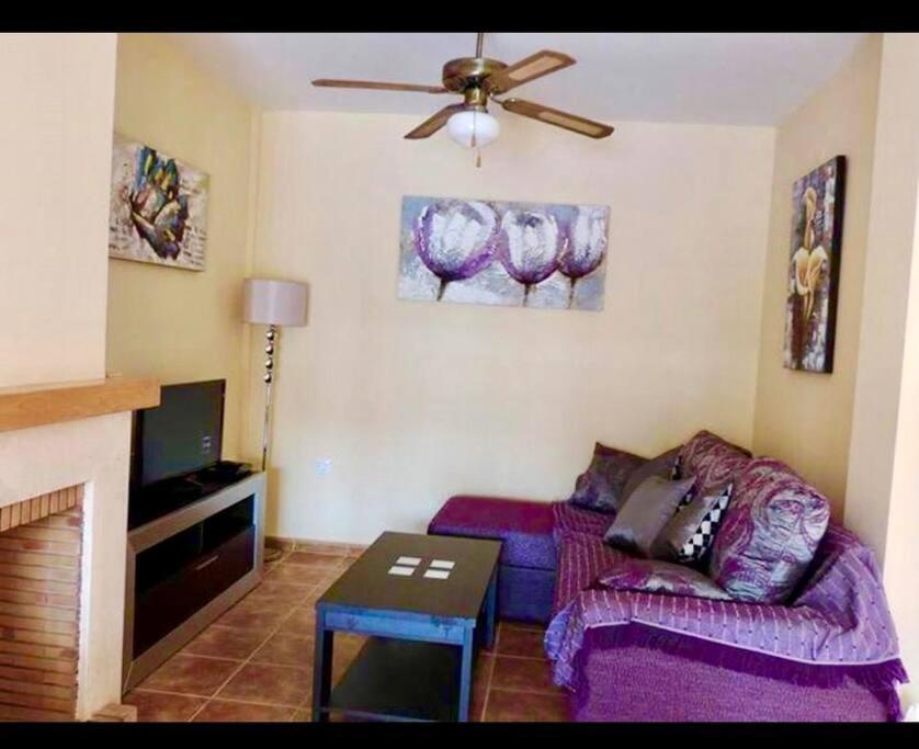 House Sleeps 6, Large Pool Walk To *