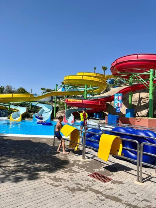 Vakantiehuis House Sleeps 6, Large Pool Walk To