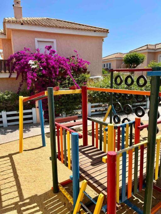 House Sleeps 6, Large Pool Walk To