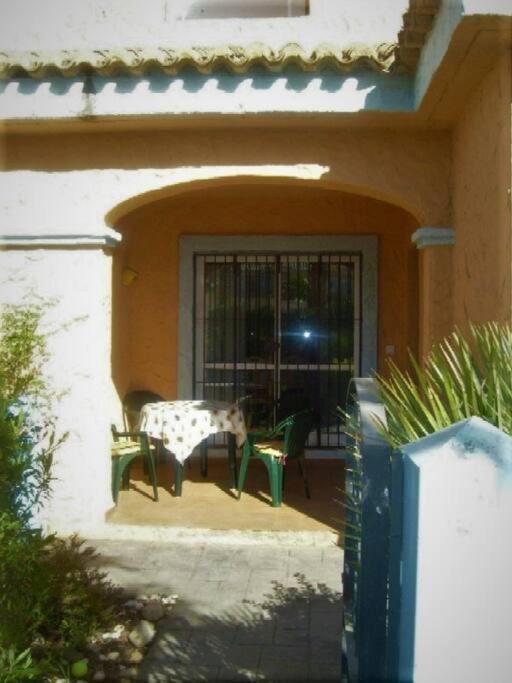 House Sleeps 6, Large Pool Walk To * Vera